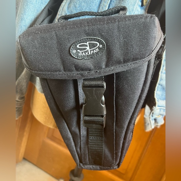 EUC unique gender neutral black triangular crossbody bag - Picture 4 of 15